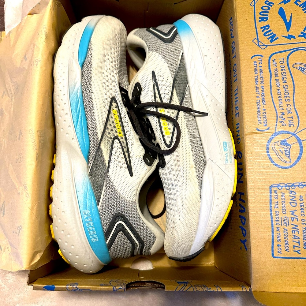 Brand new men’s brook’s glycerin comes with box